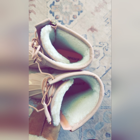 Boots - Picture 5 of 7